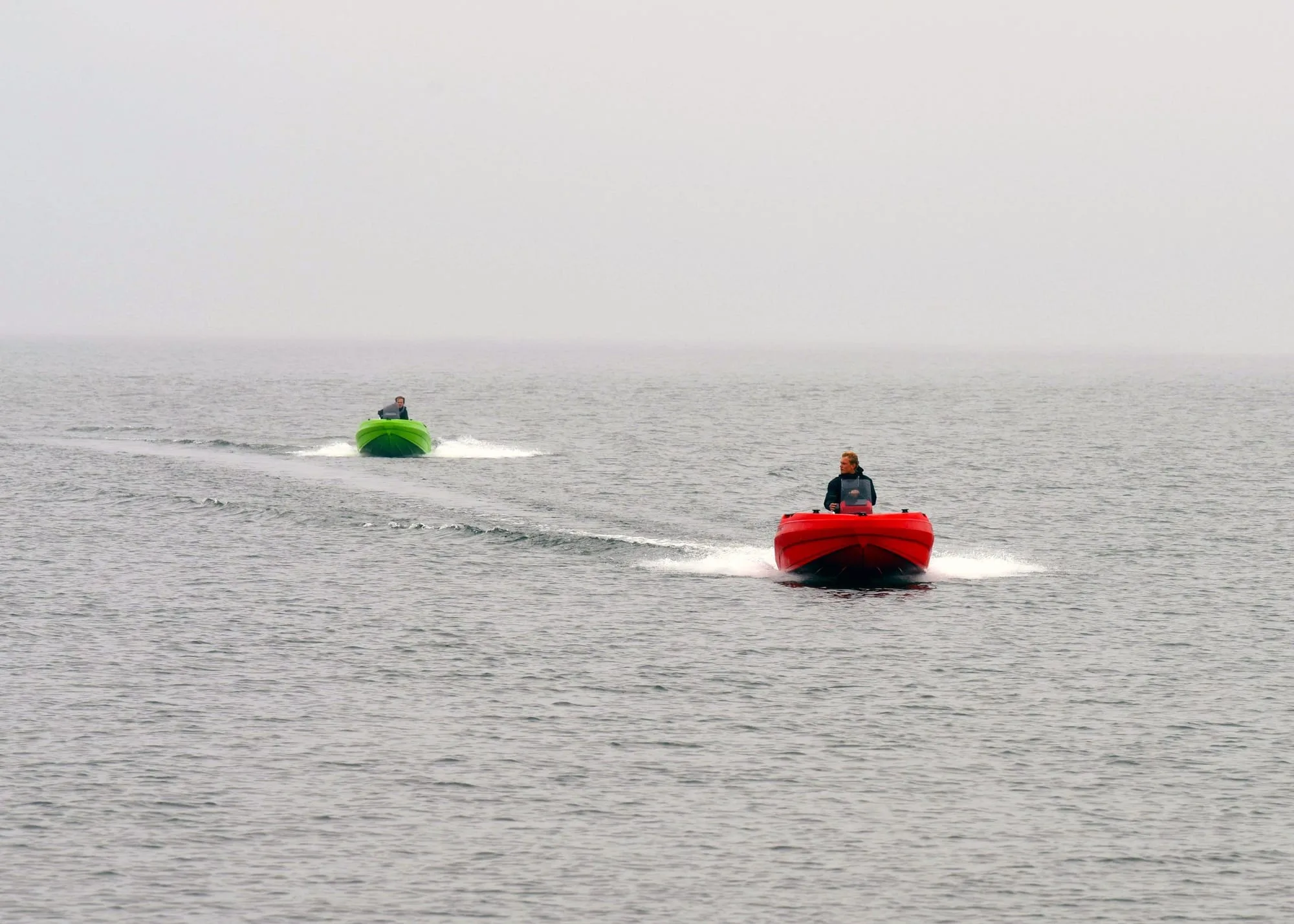 SeaStorm 14 in Rot und SeaStorm 12 in Grün gemeinsam in Fahrt
